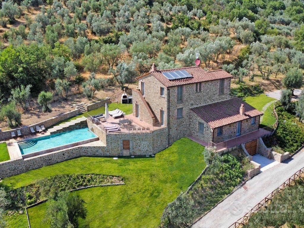 Rustico / Casale di 220 m² con più di 5 locali e b - Vista 2