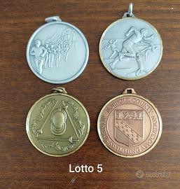 Lotto di medaglie a tema sportivo come da foto 