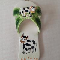 Ciabatta con mucche porta posate in ceramica