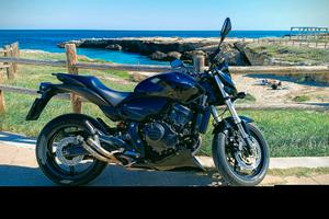 Hornet Nike 600 nera moto 