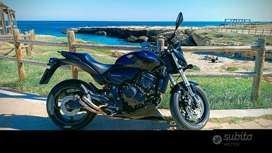 Hornet Nike 600 nera moto 