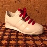 Scarpetta sportiva in ceramica soprammobile