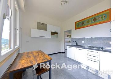 TRILOCALE RISTRUTTURATO CON BALCONE VISTA MARE E P