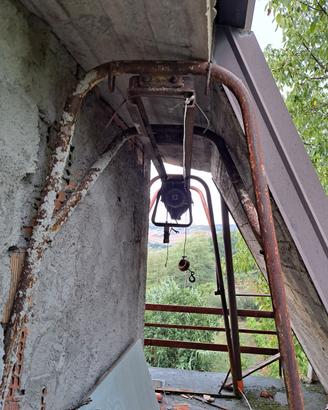 montacarichi professionale a cavalletto e binario