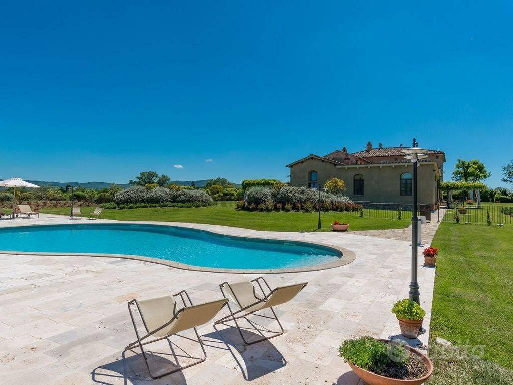 Rustico / Casale di 630 m² con più di 5 locali e b - Altro