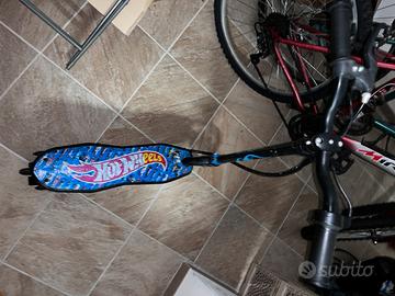 monopattino elettrico bambini hotwheels