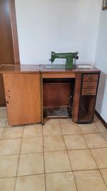 Macchina da cucire d'epoca Borletti