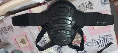 casco e schienale per equitazione 