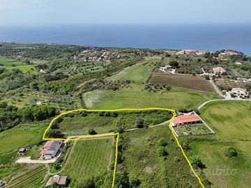 Terreno Edificab. 7400 Mq con Rudere 109Mq Tropea