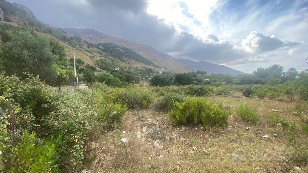 Terreno di 590 m² a Carini - Altro