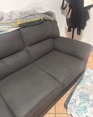 divano in nabuk grigio antracite / nero opaco