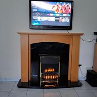 Caminetto elettrico con bruciator + Televisione