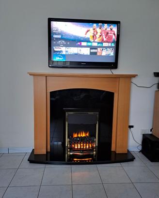 Caminetto elettrico con bruciator + Televisione