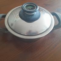 Pentola Amc con il suo coperchio