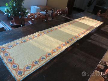 strisce ricamate a mano x la casa