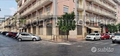 Locale commerciale con deposito a Riposto