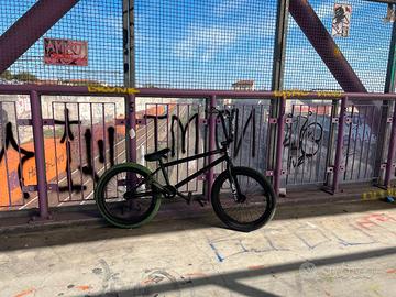 bicicletta BMX 
