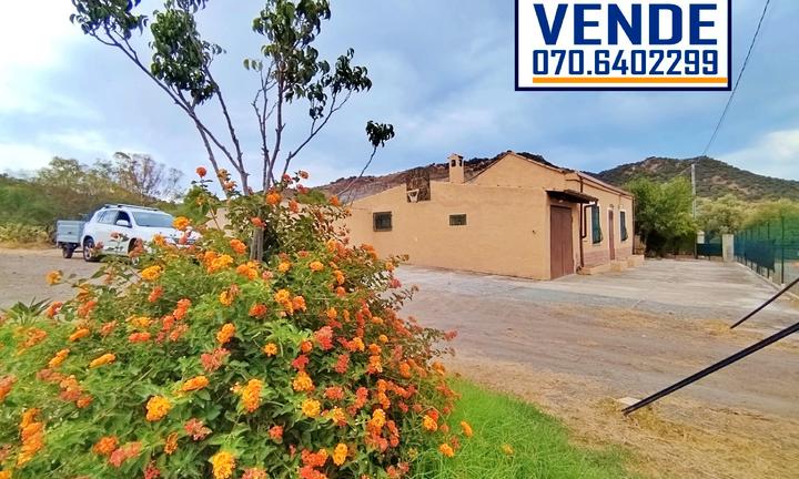 PULA ad.ze: CASA INDIP.TE con fondo di 12 ETTARI