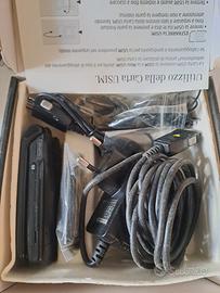 Cellulare U880 con accessori 