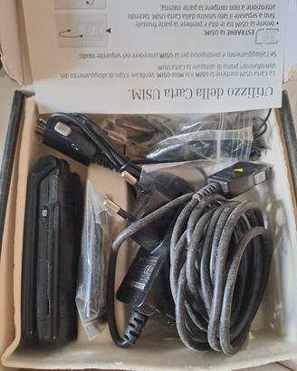 Cellulare U880 con accessori 