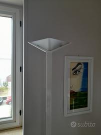 Piantana da salotto in ferro verniciato a fuoco