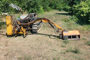 Trattore lamborghini  340 cingolato con braccio