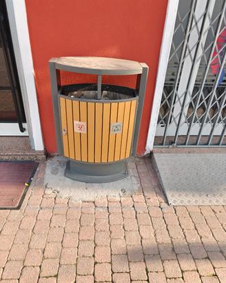 Pattumiera da esterno con raccolta differenziata