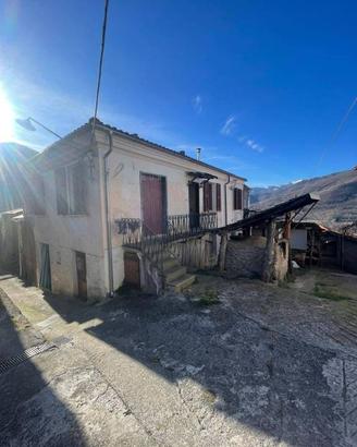 Rustico / Casale di 160 m² con 4 locali e box auto