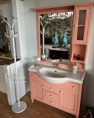 Set mobile rosa bagno con lavabo e specchio