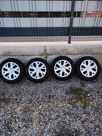 Gomme e cerchi Toyota set Invernale
