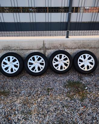 Gomme e cerchi Toyota set Invernale
