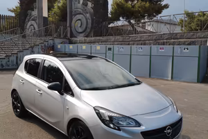 Opel Corsa 2018 - 1.200CC - bicolore