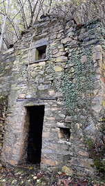 Cascinale e terreno abbinato - Monti di Lenno