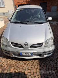 Nissan Almera Tino