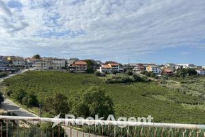 STABILE COMMERCIALE CON PIAZZALE E APPARTAMENTO