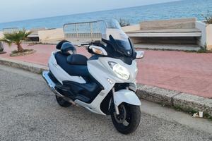 Suzuki Burgman 650 executive.