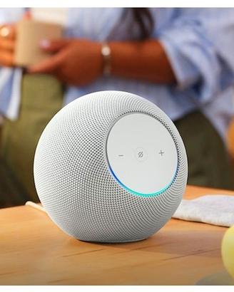 Alexa Echo studio Bianco