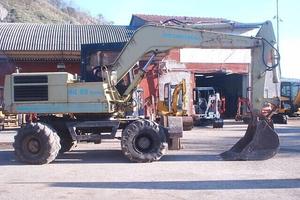 Escavatore usato Gommato HYDROMACH HG85 Turbo