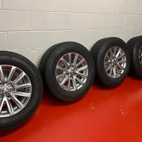 Cerchi completi di gomme