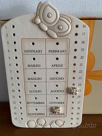 Calendario perpetuo da parete in ceramica Elegance