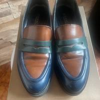 Mocassini blu, verde e marrone