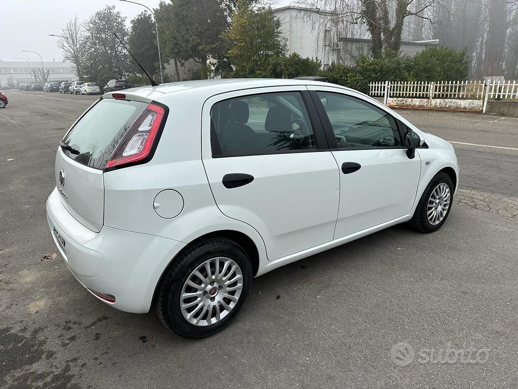 Fiat Punto 1.4 5 porte Easypower Lounge Tetto Panoramico Apribile - Scheda  tecnica - Auto Piredda