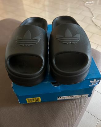 Ciabatta in homma adidas da donna messa solo due v