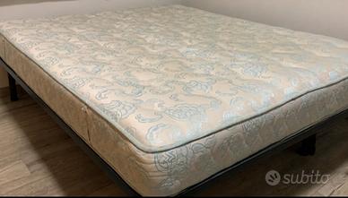 Materasso matrimoniale usato e in buone condizioni
