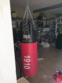sacco da box everlast 1910 con supporto da muro e 