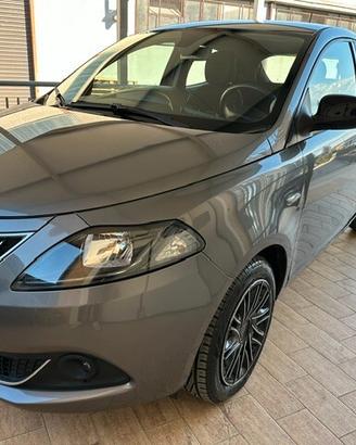 Lancia Ypsilon 1.0 FireFly 5 porte S&S Hybrid Gold