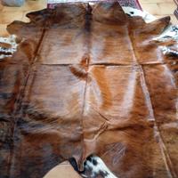 Tappeto in pelle di mucca marrone