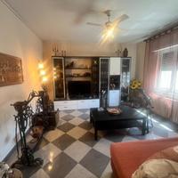 VILLA INDIPENDENTE CON AMPIO GIARDINO A POCHI P...