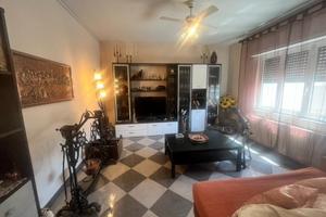 VILLA INDIPENDENTE CON AMPIO GIARDINO A POCHI P...