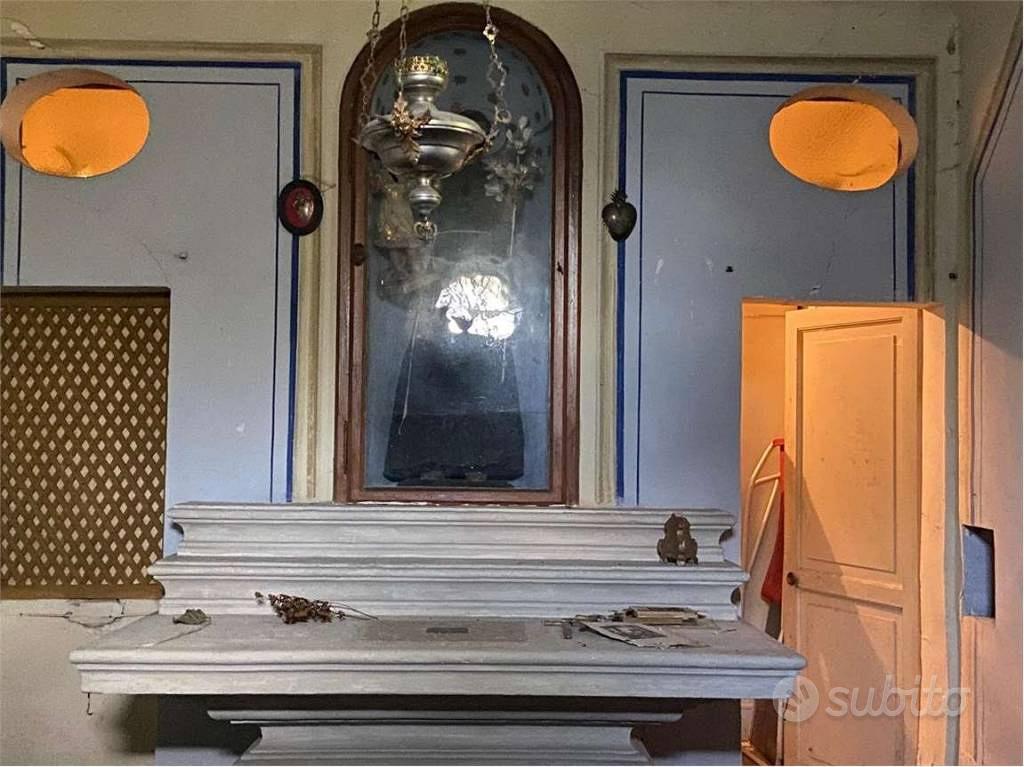 Rustico / Casale di 959 m² con più di 5 locali a Q - Altro